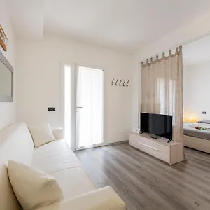 https://archimede-53-appartamento-con-spazio-esterno.it-lombardy.com